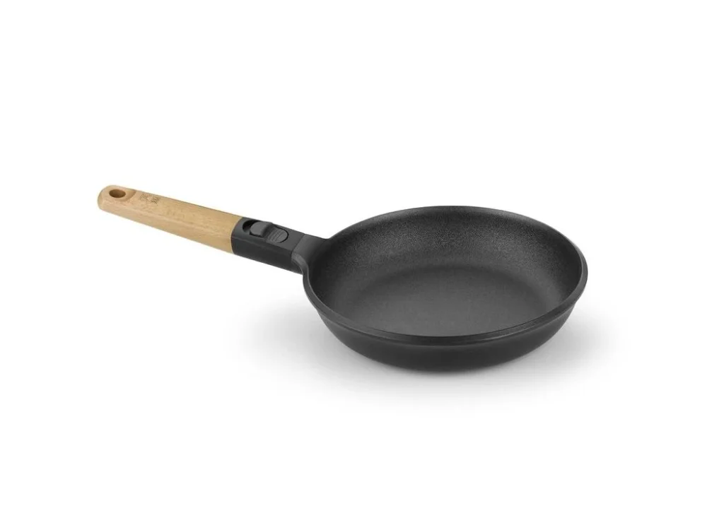 Jen Po Omezenou Doba pánev d28cm MARKET, rukojeť přír.dřevo, litina